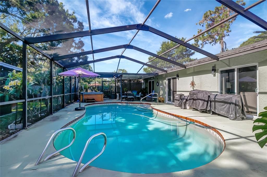 Pool, Hot Tub & Covered Outdoor Seating