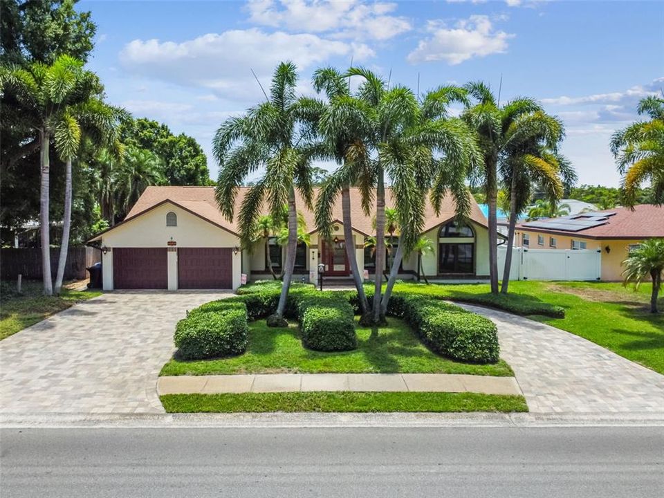 Beautifully maintained pool home minuets to downtown St Petersburg and the beaches.