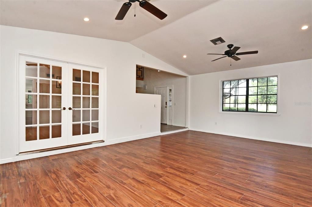 Active With Contract: $2,950 (3 beds, 2 baths, 2743 Square Feet)