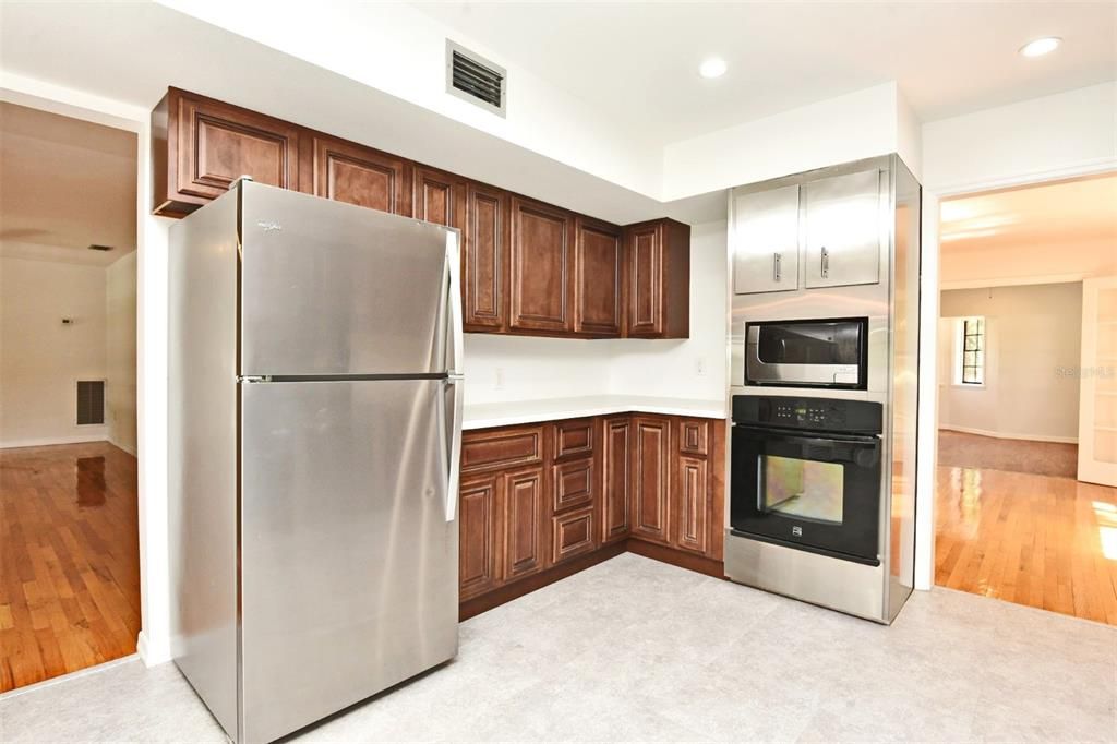 Active With Contract: $2,950 (3 beds, 2 baths, 2743 Square Feet)