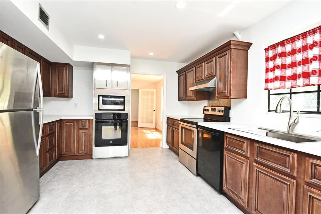 Active With Contract: $2,950 (3 beds, 2 baths, 2743 Square Feet)