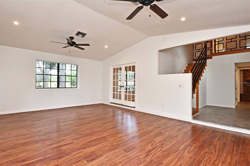 Active With Contract: $2,950 (3 beds, 2 baths, 2743 Square Feet)