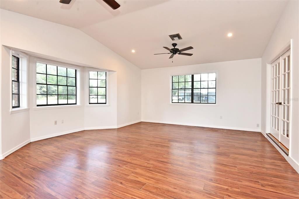 Active With Contract: $2,950 (3 beds, 2 baths, 2743 Square Feet)