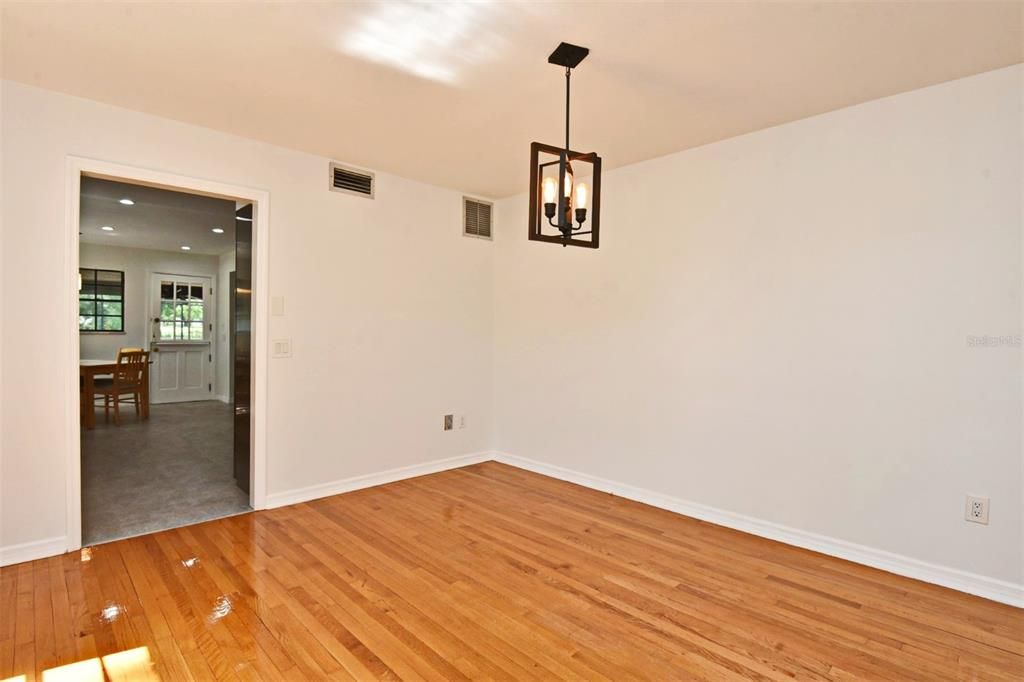 Active With Contract: $2,950 (3 beds, 2 baths, 2743 Square Feet)