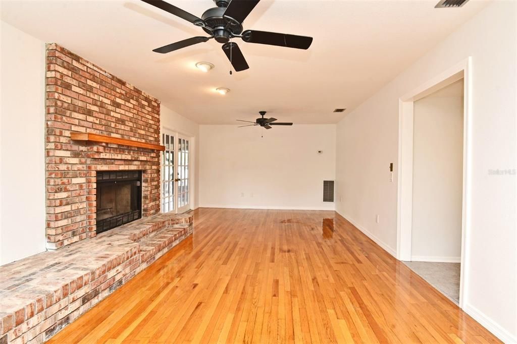 Active With Contract: $2,950 (3 beds, 2 baths, 2743 Square Feet)