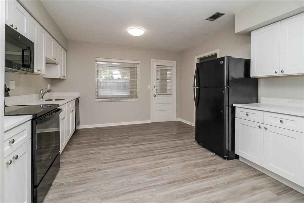 Active With Contract: $1,995 (3 beds, 2 baths, 1659 Square Feet)