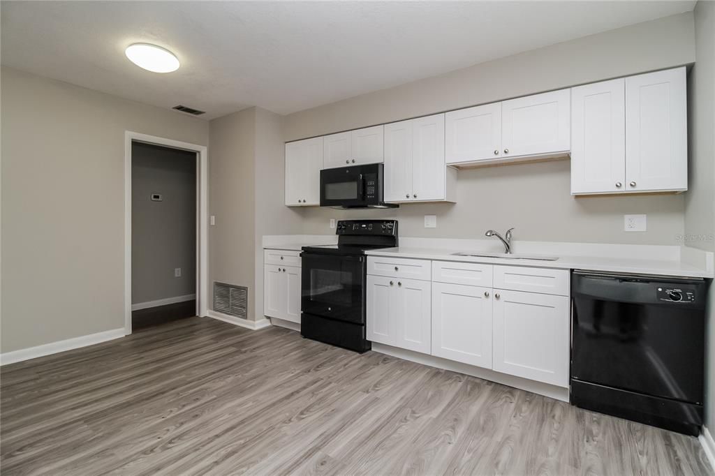 Active With Contract: $1,995 (3 beds, 2 baths, 1659 Square Feet)