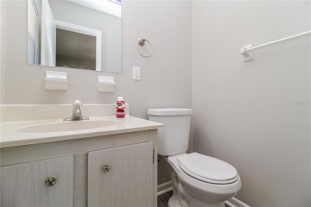 Active With Contract: $1,995 (3 beds, 2 baths, 1659 Square Feet)