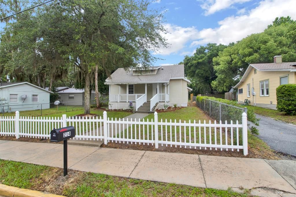 Active With Contract: $290,000 (3 beds, 2 baths, 1662 Square Feet)