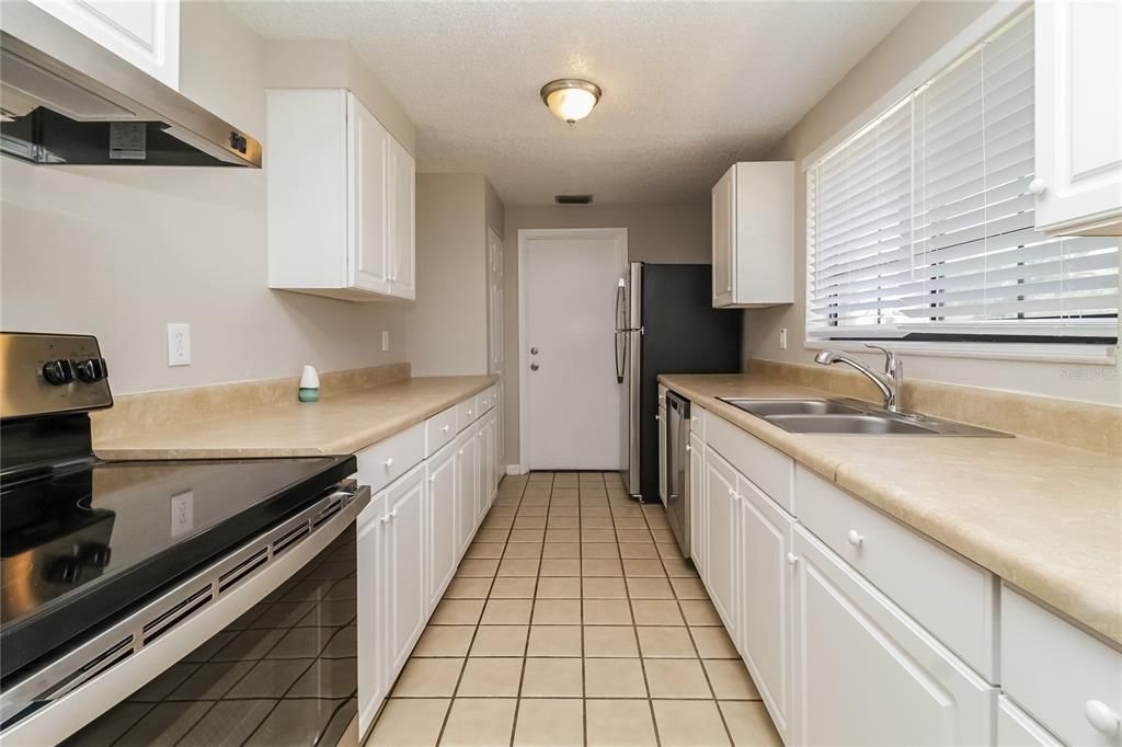 For Rent: $1,895 (3 beds, 2 baths, 1441 Square Feet)