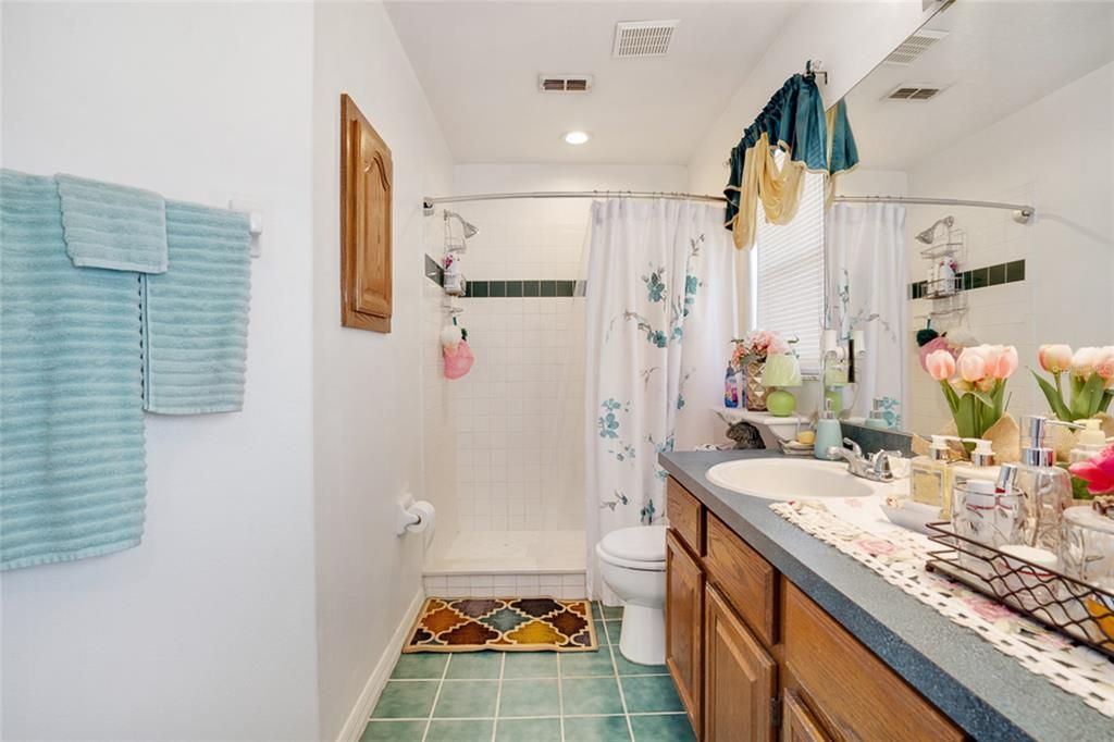 Active With Contract: $399,000 (5 beds, 2 baths, 2205 Square Feet)