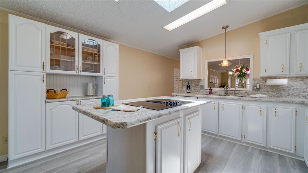 An extra large kitchen with so much cabinet space. Wow!