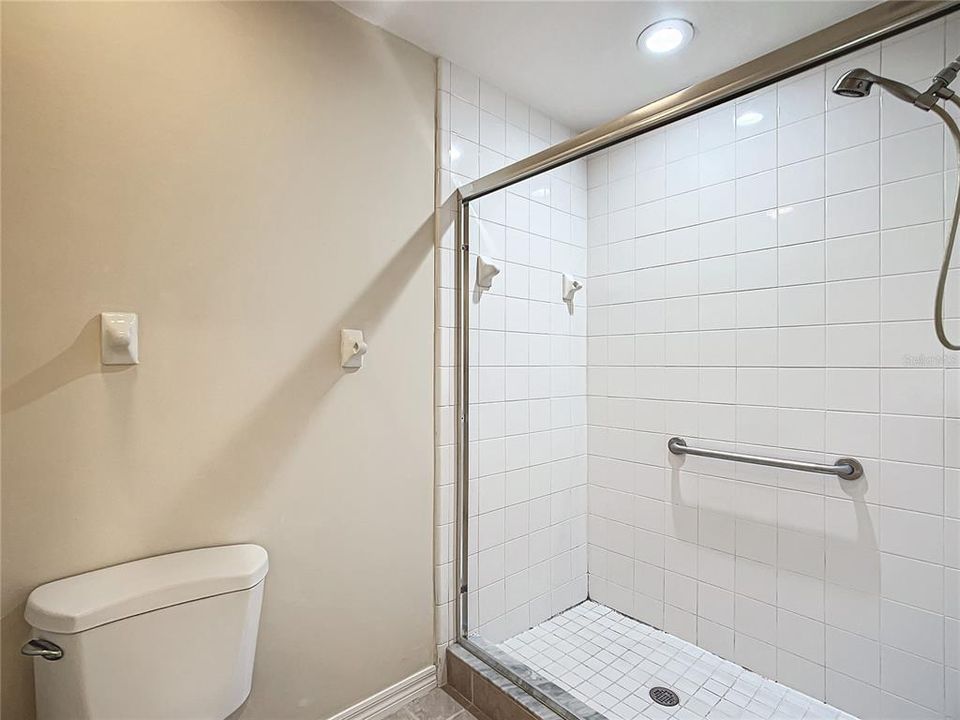 最近售出: $200,000 (2 贝兹, 2 浴室, 1281 平方英尺)