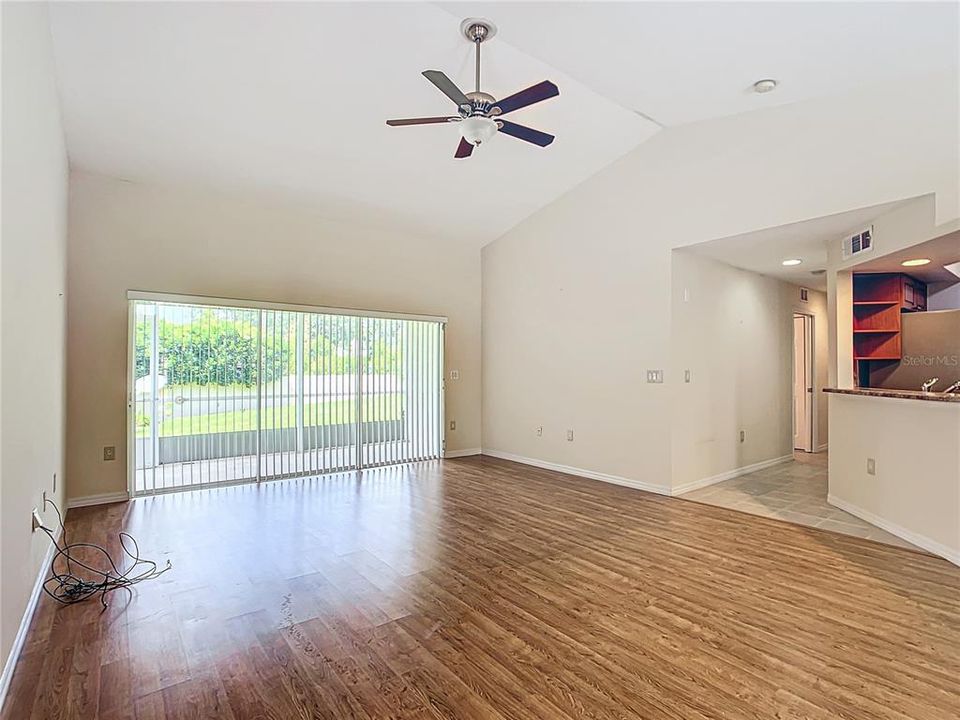 Recently Sold: $200,000 (2 beds, 2 baths, 1281 Square Feet)