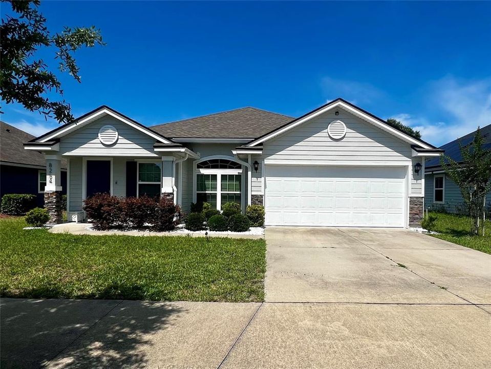 Recently Rented: $2,900 (4 beds, 3 baths, 1945 Square Feet)