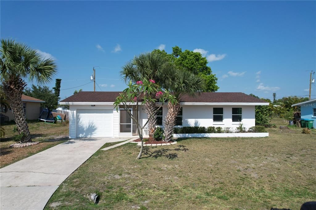For Sale: $299,900 (2 beds, 1 baths, 846 Square Feet)
