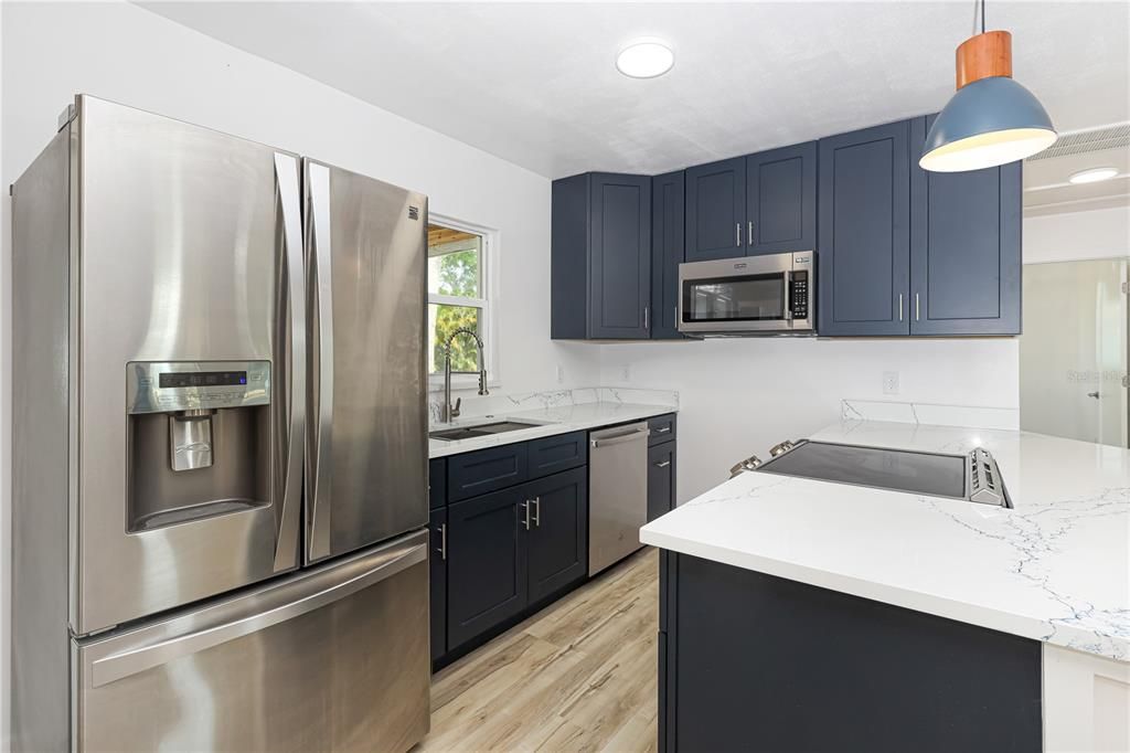 For Sale: $299,900 (2 beds, 1 baths, 846 Square Feet)