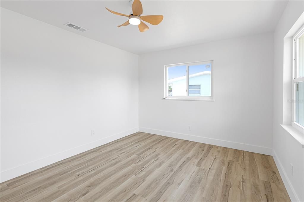 For Sale: $295,000 (2 beds, 1 baths, 846 Square Feet)