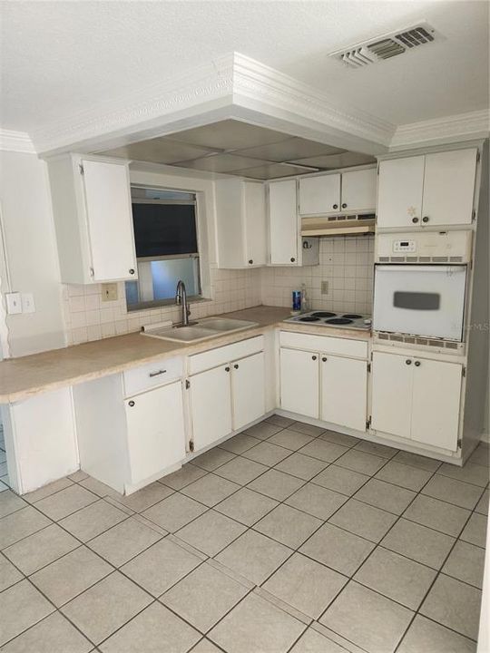 Active With Contract: $184,900 (2 beds, 2 baths, 1026 Square Feet)