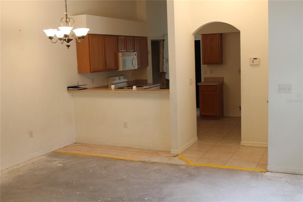 For Sale: $255,500 (3 beds, 2 baths, 1293 Square Feet)