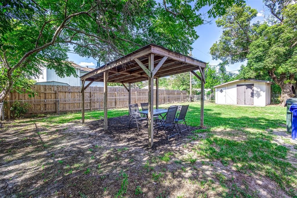 Active With Contract: $239,900 (3 beds, 1 baths, 805 Square Feet)