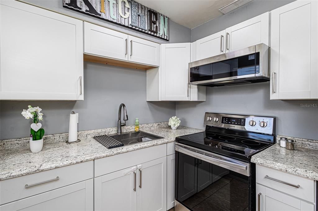 Active With Contract: $239,900 (3 beds, 1 baths, 805 Square Feet)