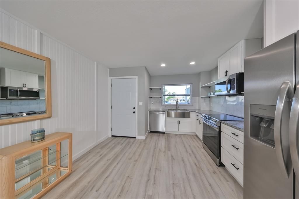 For Sale: $228,000 (2 beds, 2 baths, 1084 Square Feet)
