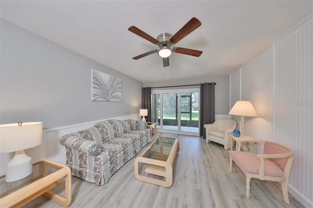 For Sale: $228,000 (2 beds, 2 baths, 1084 Square Feet)