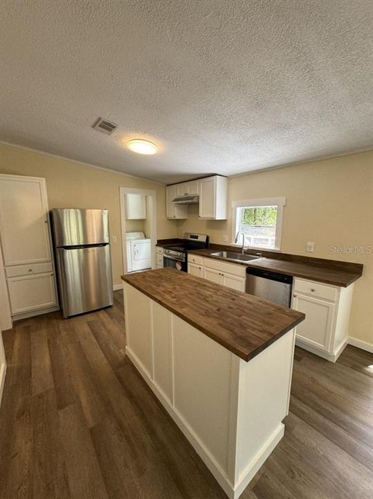 For Sale: $183,733 (2 beds, 2 baths, 1012 Square Feet)