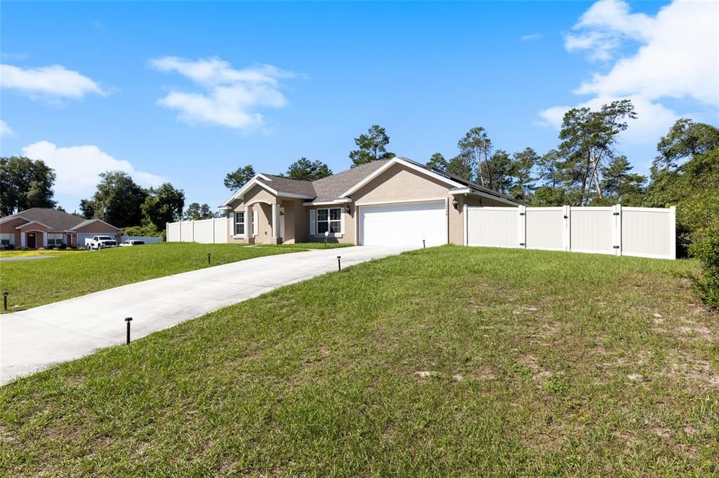 Active With Contract: $300,000 (3 beds, 2 baths, 1925 Square Feet)