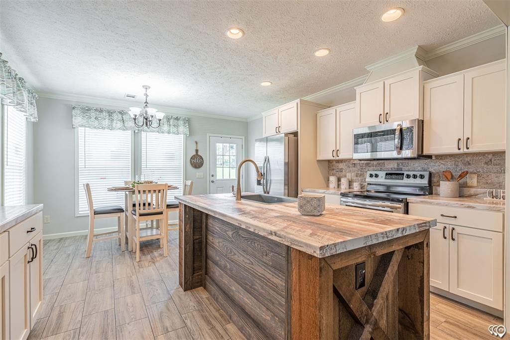 Kitchen towards dining room (manufacturer stock photo)