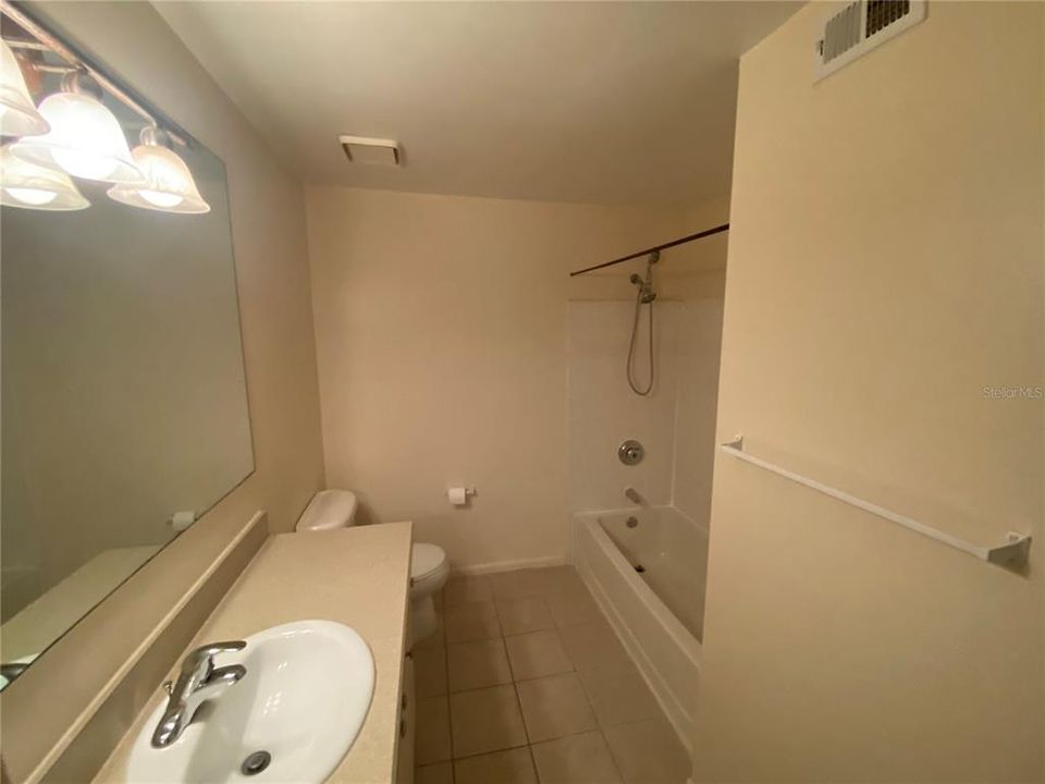 For Rent: $1,350 (1 beds, 1 baths, 733 Square Feet)