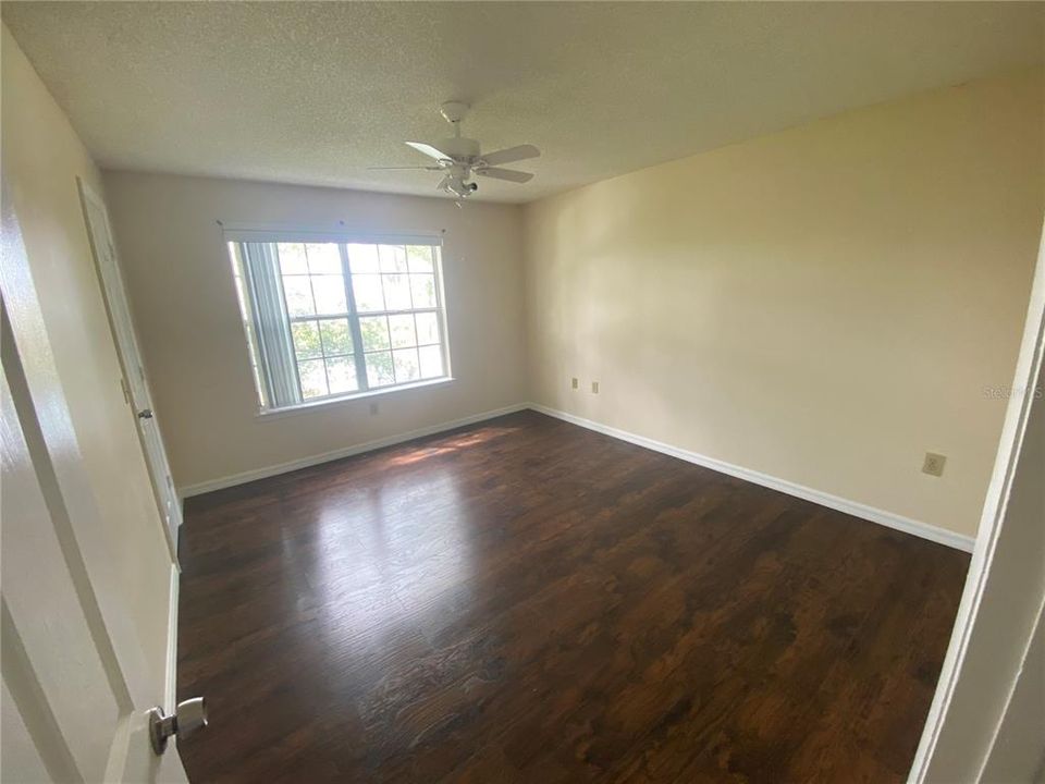 For Rent: $1,350 (1 beds, 1 baths, 733 Square Feet)