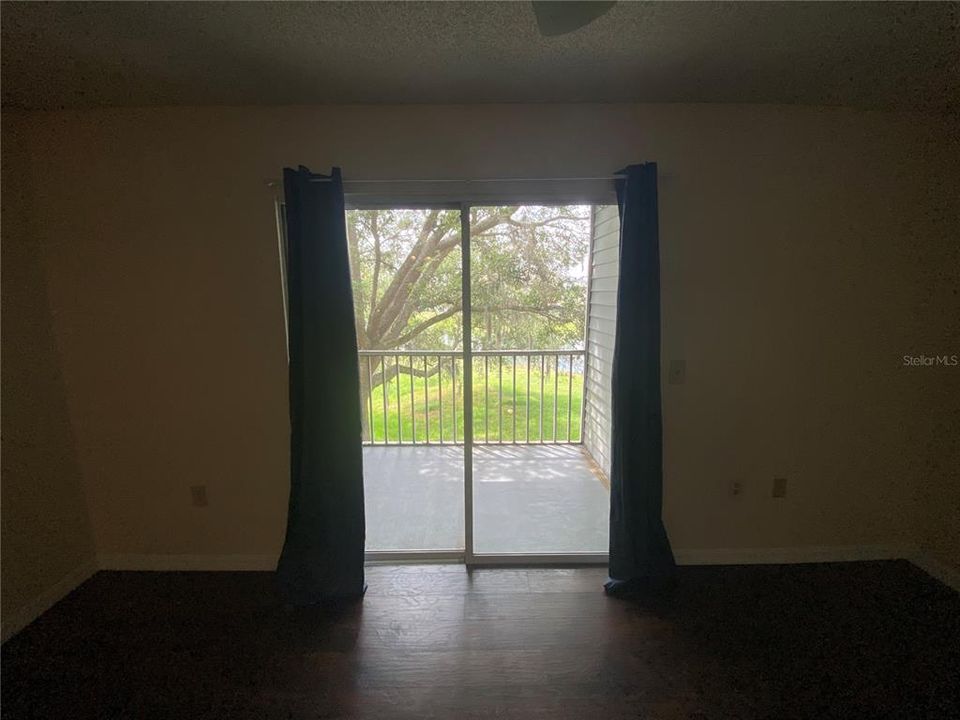 For Rent: $1,350 (1 beds, 1 baths, 733 Square Feet)