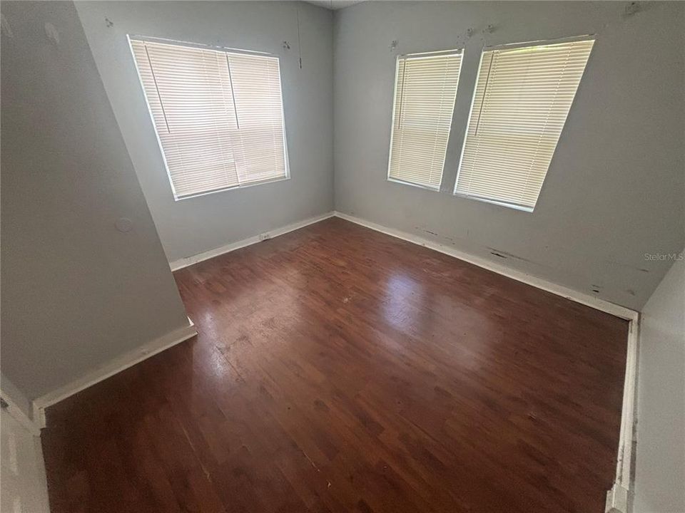 3 bed 1 bath unit room