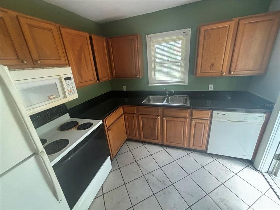 3 bed 1 bath unit kitchen