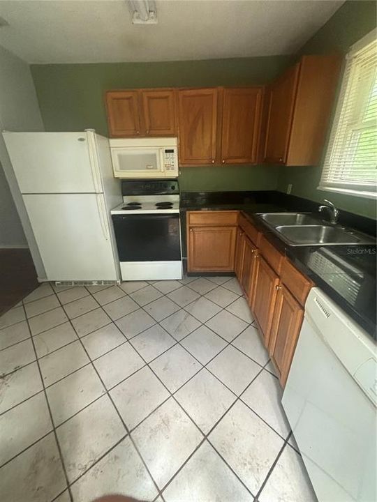 3 bed 1 bath unit kitchen