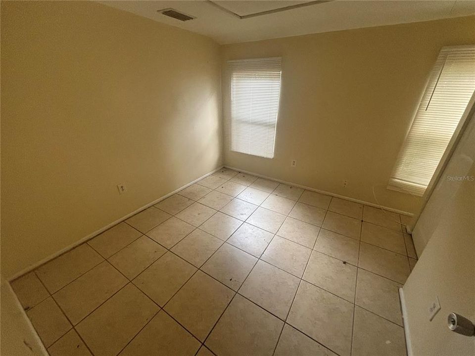 2 bed 1 bath back unit room 1