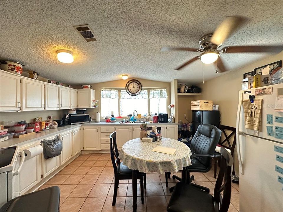 For Sale: $150,000 (2 beds, 2 baths, 900 Square Feet)