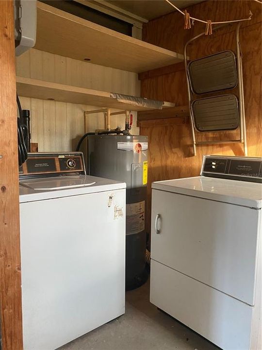 Inside laundry connected t o the utility room