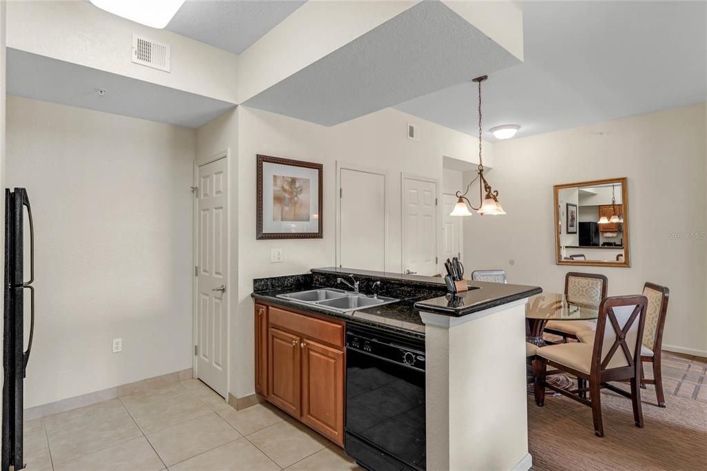 For Sale: $222,500 (2 beds, 2 baths, 1060 Square Feet)