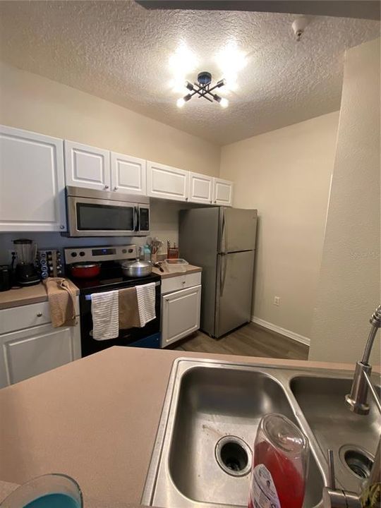 For Sale: $185,000 (1 beds, 1 baths, 709 Square Feet)
