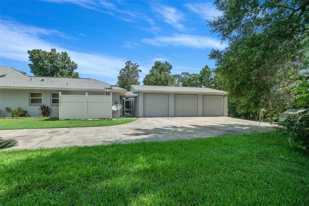 Active With Contract: $699,000 (3 beds, 2 baths, 2622 Square Feet)