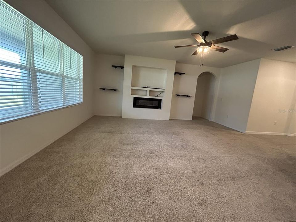 For Rent: $2,450 (4 beds, 2 baths, 2090 Square Feet)