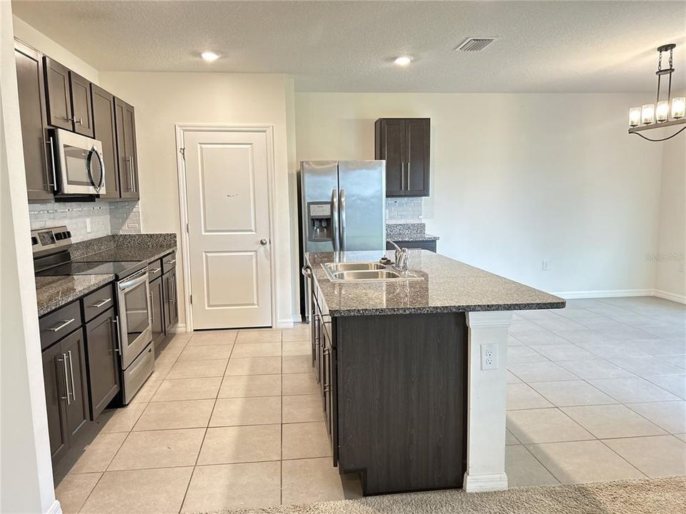 For Rent: $2,450 (4 beds, 2 baths, 2090 Square Feet)