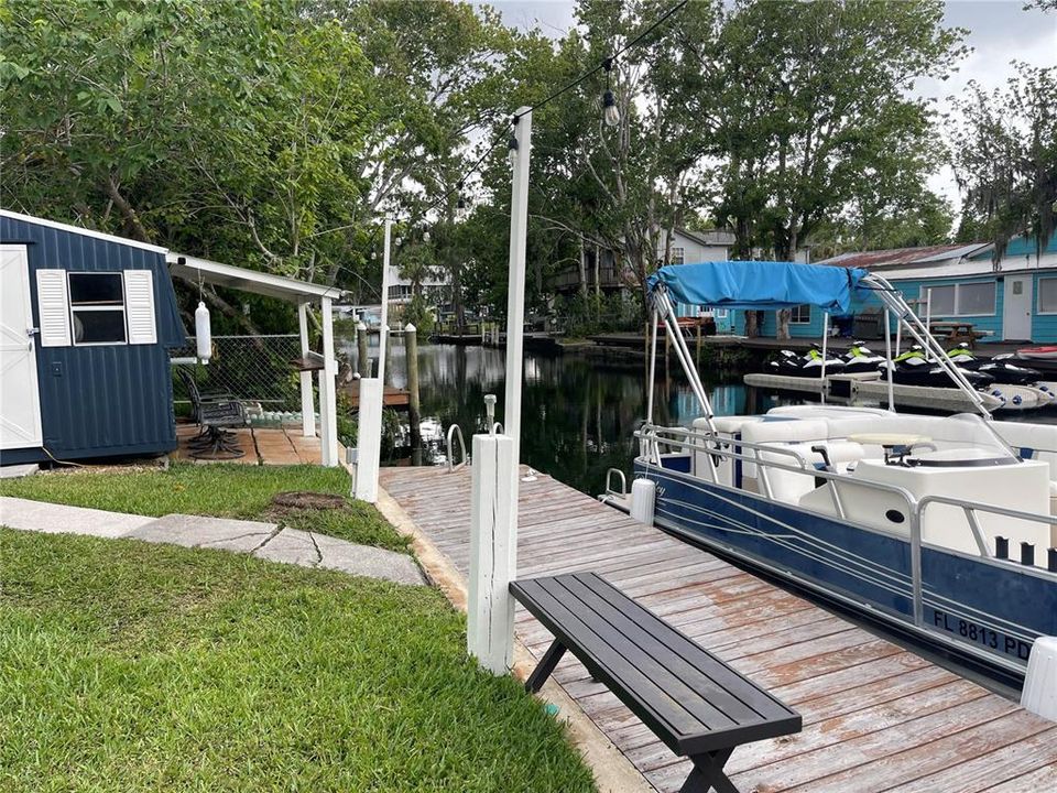 Nice dock and Sheshed/Mancave with exterior bar to watch the manatees!