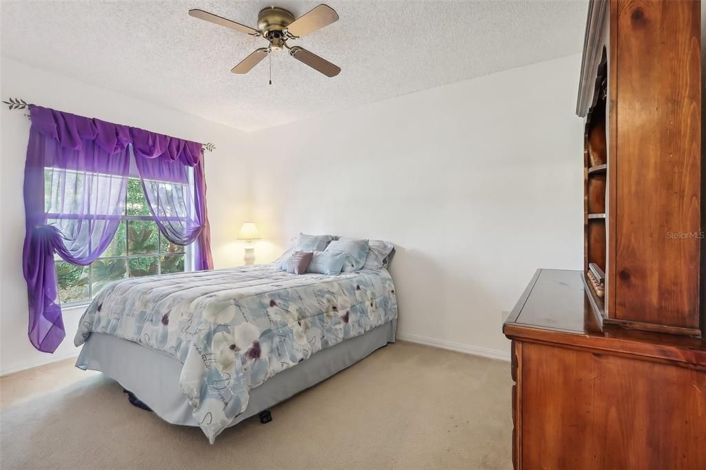 Active With Contract: $368,000 (3 beds, 2 baths, 1435 Square Feet)