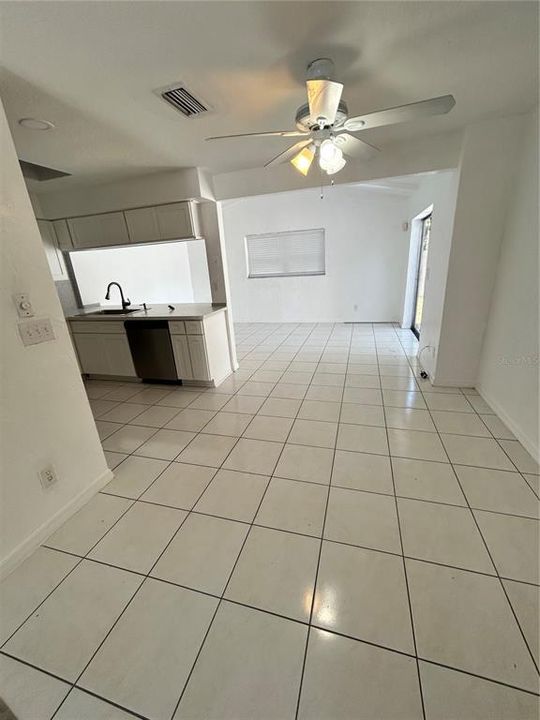 Active With Contract: $2,650 (3 beds, 2 baths, 1404 Square Feet)