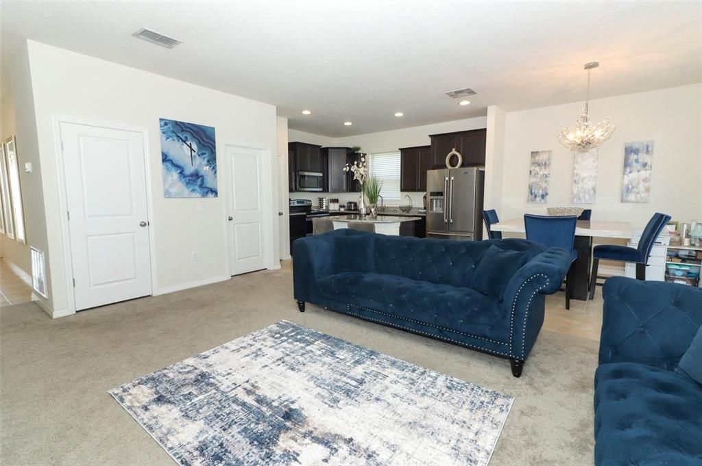 Active With Contract: $299,000 (3 beds, 2 baths, 1465 Square Feet)