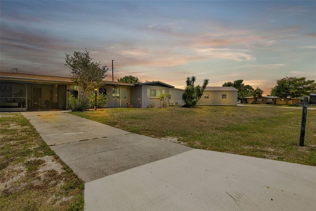 Active With Contract: $210,000 (2 beds, 2 baths, 1006 Square Feet)